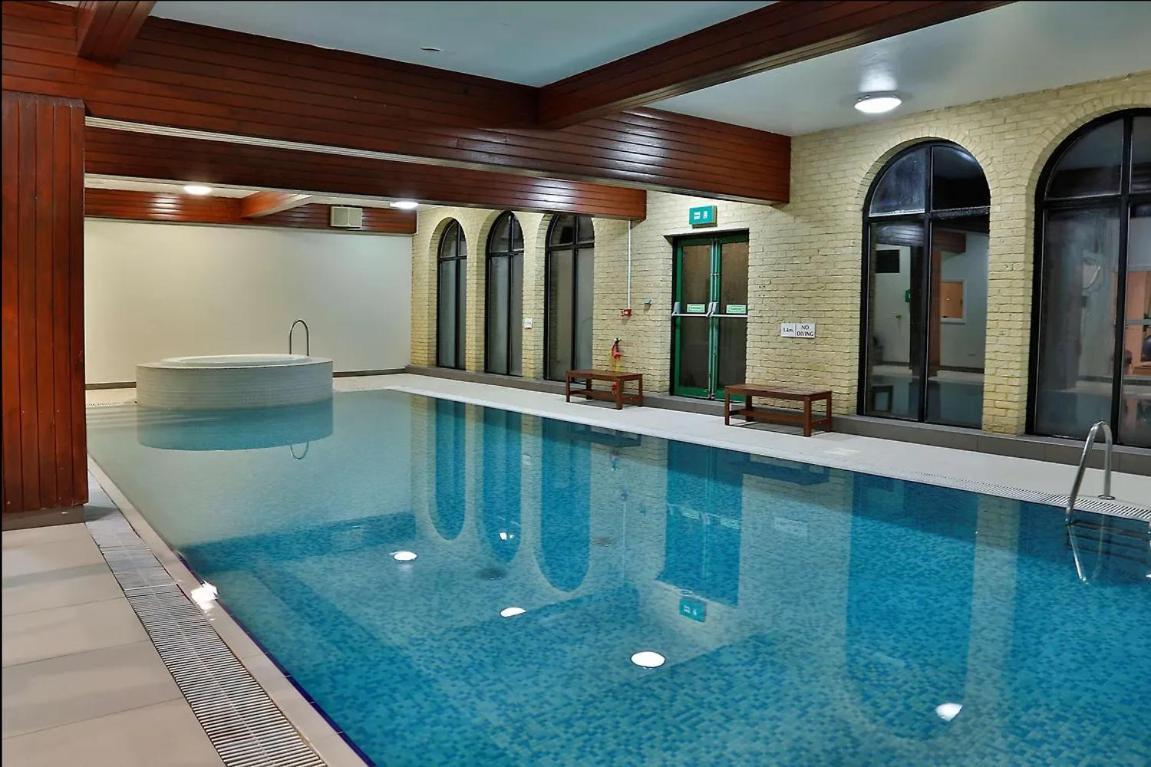The University Of Buckingham - Mount Pleasant Hotel Bagian luar foto