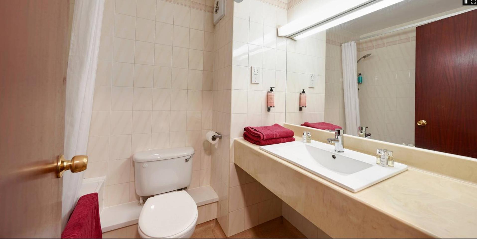 The University Of Buckingham - Mount Pleasant Hotel Bagian luar foto