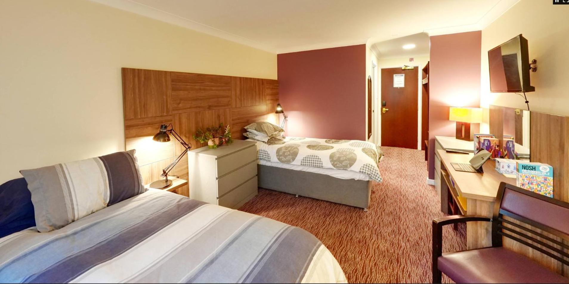 The University Of Buckingham - Mount Pleasant Hotel Bagian luar foto